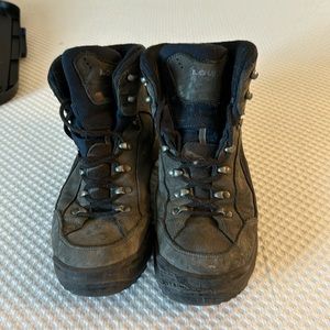 Lowa Renegade hiking boot men size 11